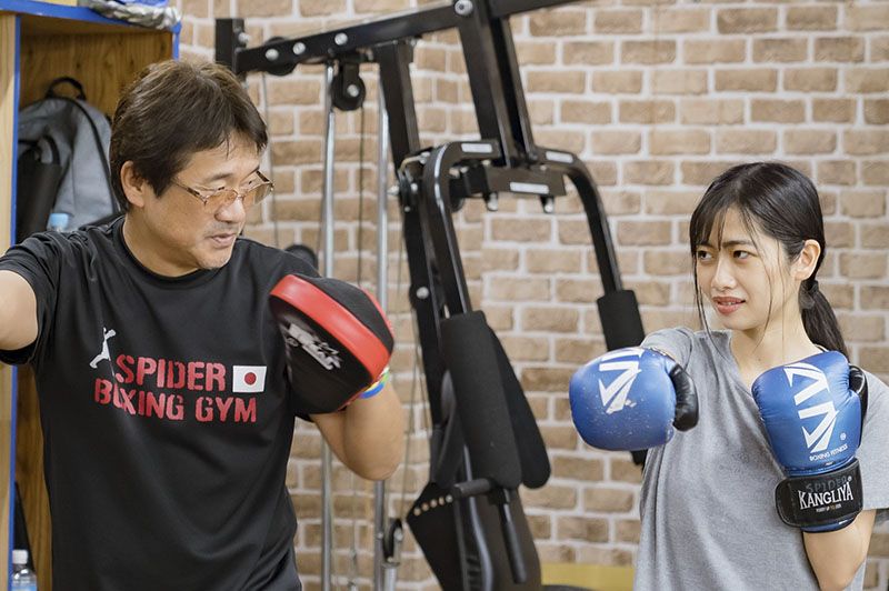 基本のボクシングスタイルを指導